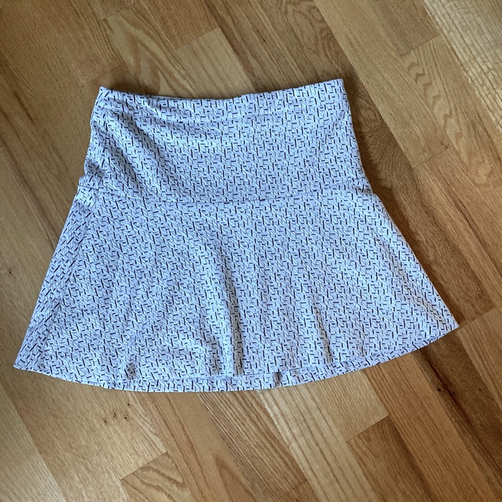 Black and white LOFT skirt with a little flair